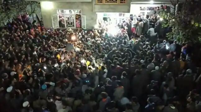 Hundreds attend funeral of Sopore militant, FIR registered for violation of lockdown